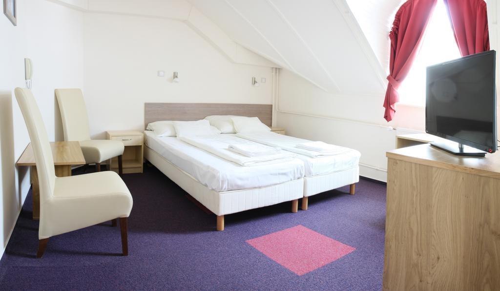 Hotel Monopoly Balatonalmádi المظهر الخارجي الصورة
